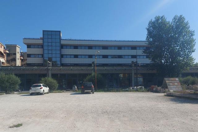 Complessi commerciali in vendita