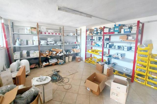 #21577 Edificio commerciale con show room e piazzale in vendita - foto 29