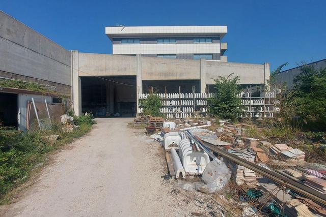 #21577 Edificio commerciale con show room e piazzale in vendita - foto 20