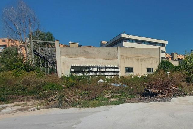 #21577 Edificio commerciale con show room e piazzale in vendita - foto 4