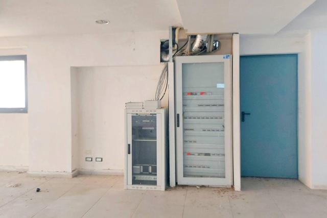 #21577 Edificio commerciale con show room e piazzale in vendita - foto 2
