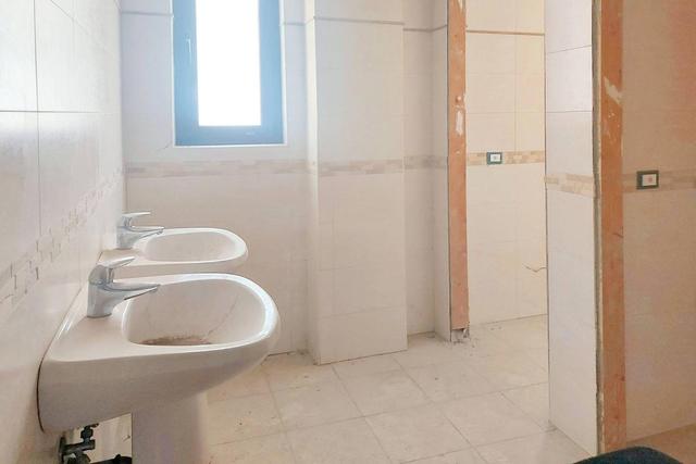 #21577 Edificio commerciale con show room e piazzale in vendita - foto 8