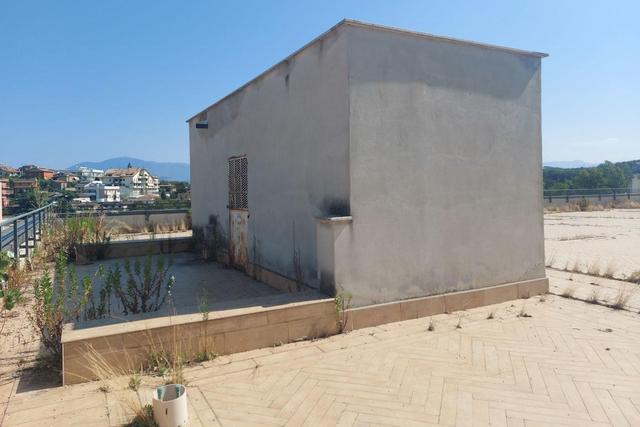 #21577 Edificio commerciale con show room e piazzale in vendita - foto 9