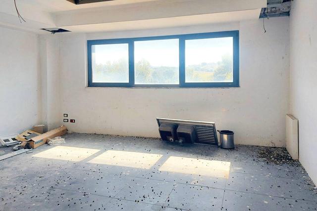 #21577 Edificio commerciale con show room e piazzale in vendita - foto 3