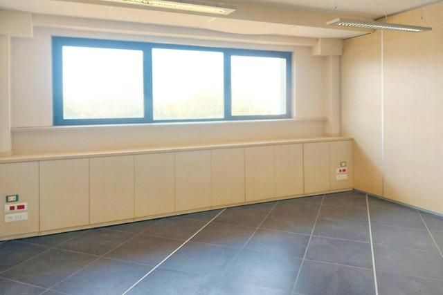 #21577 Edificio commerciale con show room e piazzale in vendita - foto 13