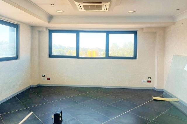 #21577 Edificio commerciale con show room e piazzale in vendita - foto 16