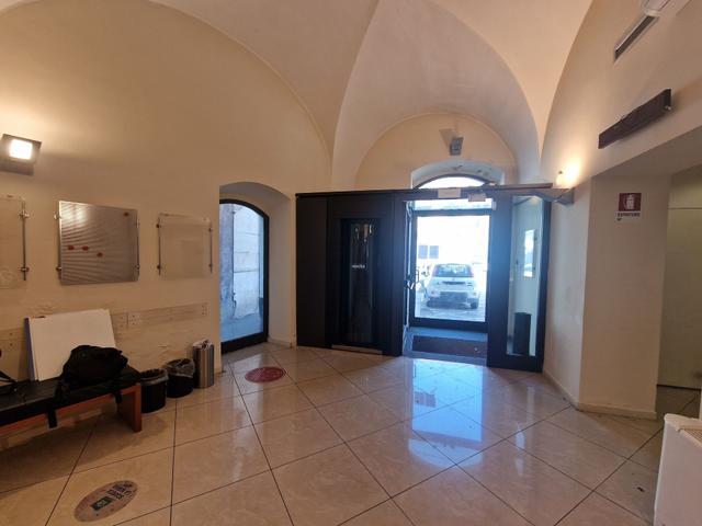 Negozi in vendita