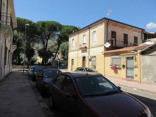 Negozi in vendita