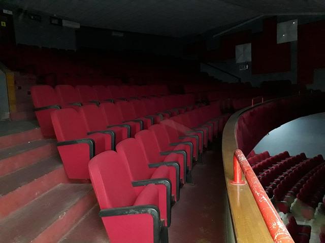 Pubblico spettacolo in vendita