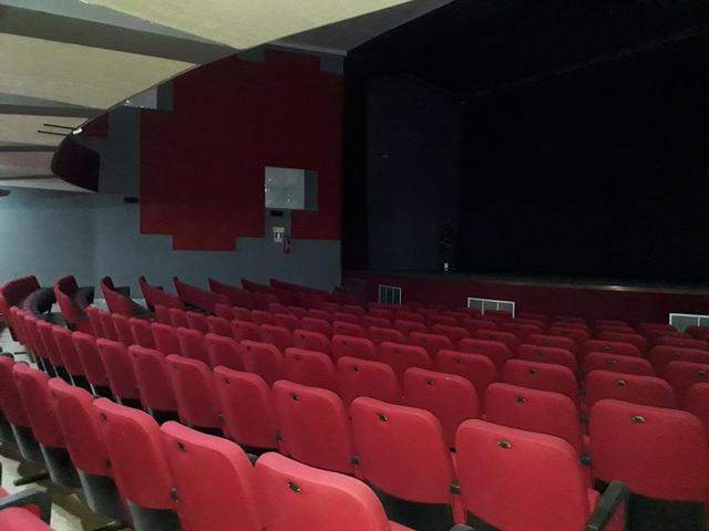 Pubblico spettacolo in vendita