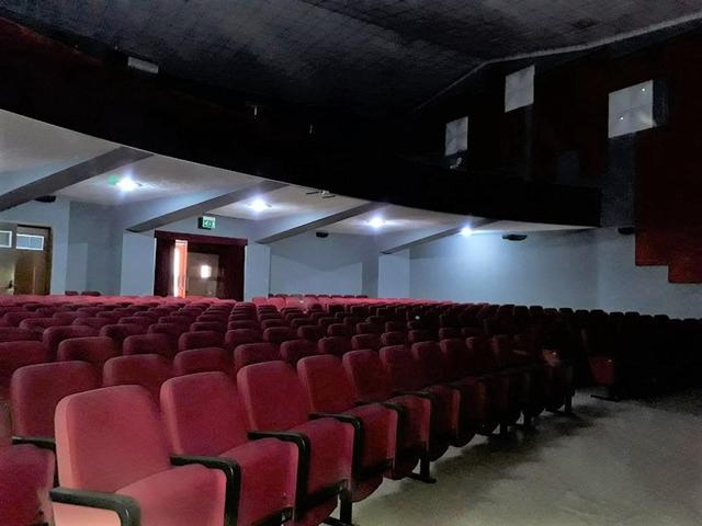 Pubblico spettacolo in vendita