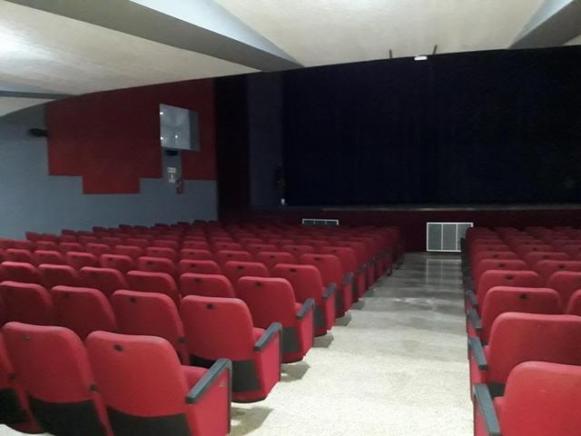 Pubblico spettacolo in vendita