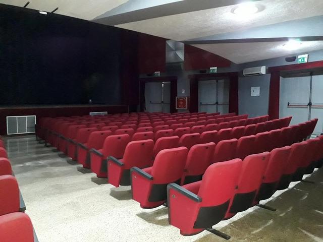 Pubblico spettacolo in vendita