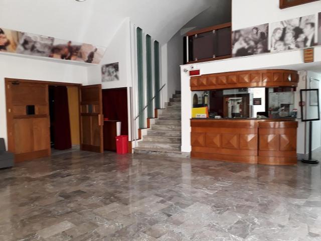 Pubblico spettacolo in vendita