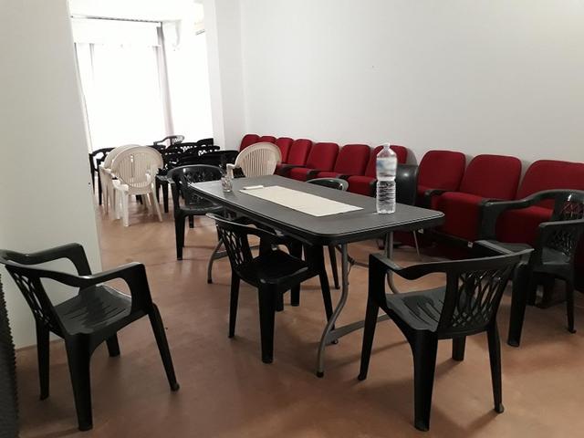 Pubblico spettacolo in vendita