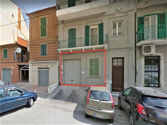 #14694 Negozio da ristrutturare con pertinenza e cantina in vendita - foto 1