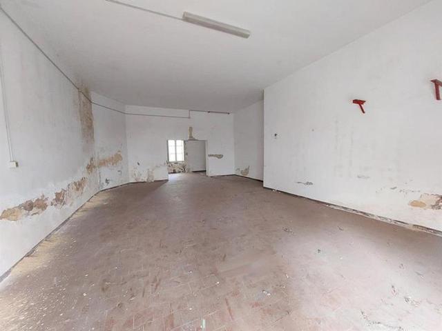 #14694 Negozio da ristrutturare con pertinenza e cantina in vendita - foto 4