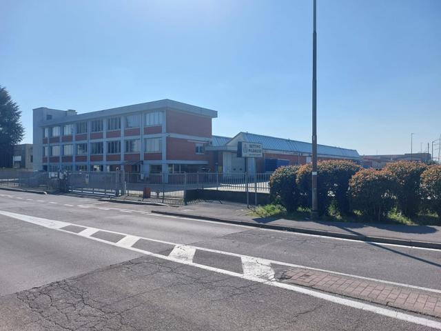 #2638989 Capannone con palazzina uffici e ampia area esterna con possibile cambio di destinazione d’uso in vendita - foto 1