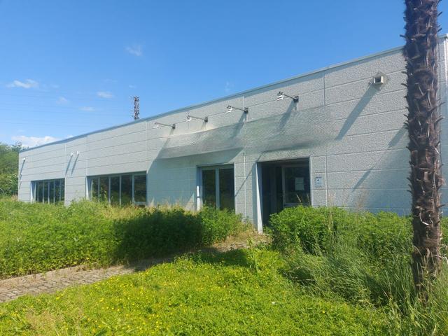 #2536188 Capannone ex palestra con piscina in vendita - foto 1