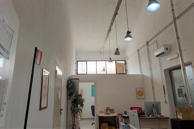 Magazzini in vendita