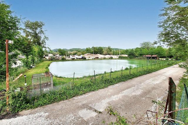 Campi sportivi in vendita