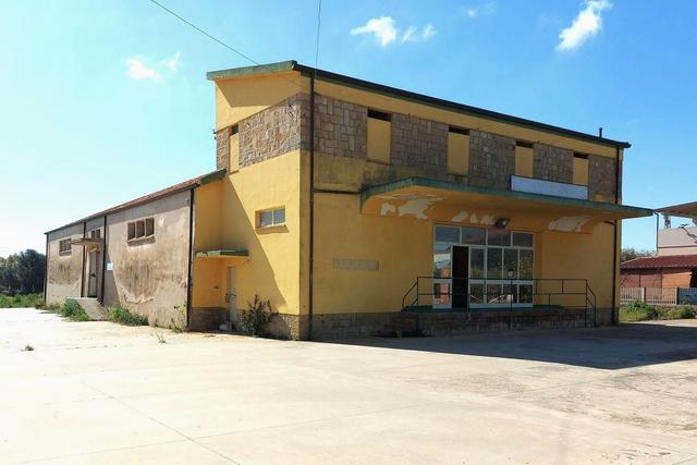 #19449 Complesso artigianale con cortile e pertinenze in vendita - foto 1