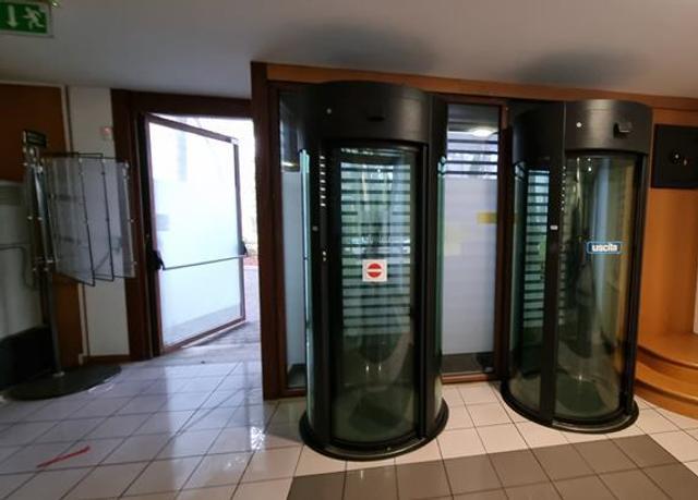 #2536106 Locali di un ex istituto bancario con corte in vendita - foto 10