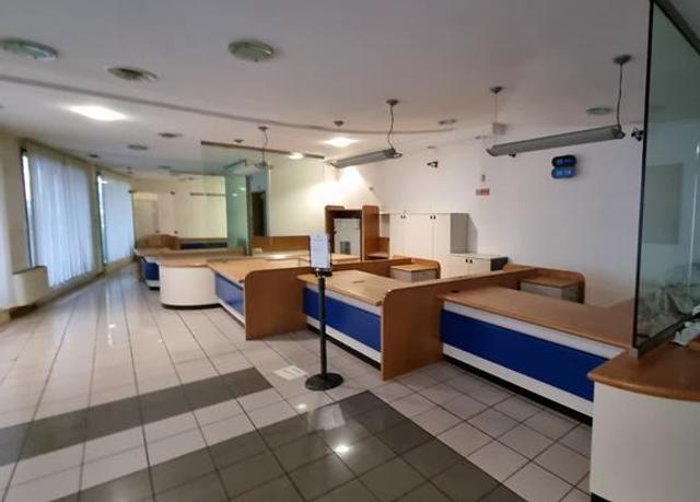 #2536106 Locali di un ex istituto bancario con corte in vendita - foto 12