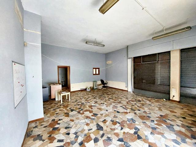 Negozi in vendita