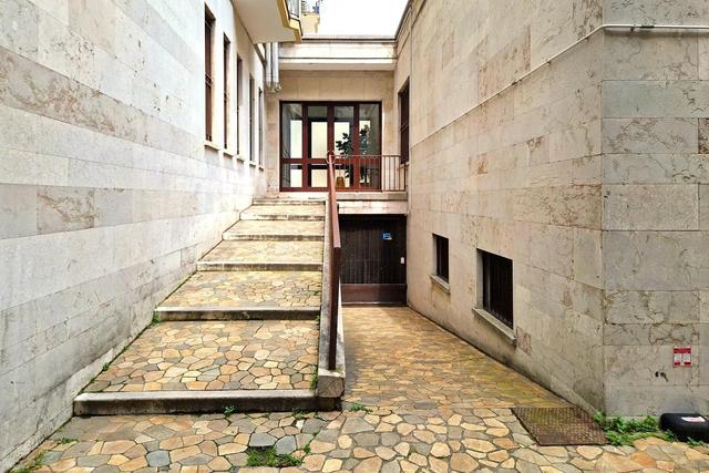 Edifici direzionali in vendita