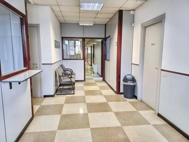 #24995 Capannone industriale con uffici, frazionabile in vendita - foto 12