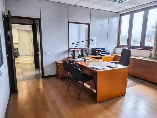 #24995 Capannone industriale con uffici, frazionabile in vendita - foto 9