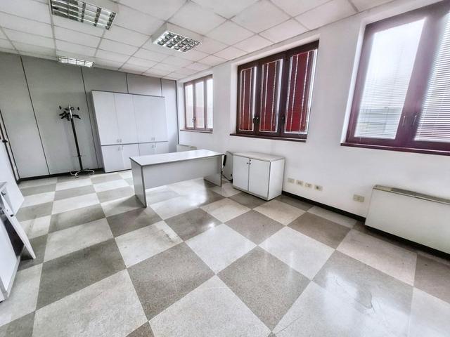 #24995 Capannone industriale con uffici, frazionabile in vendita - foto 8