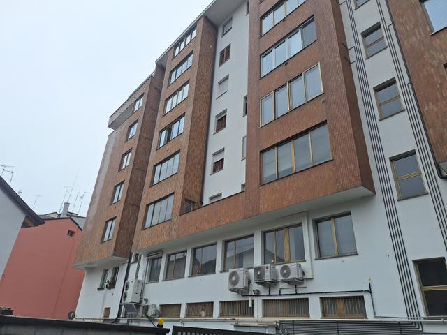 #2638530 Ampio ufficio con cantina e parcheggi di pertinenza in vendita - foto 1