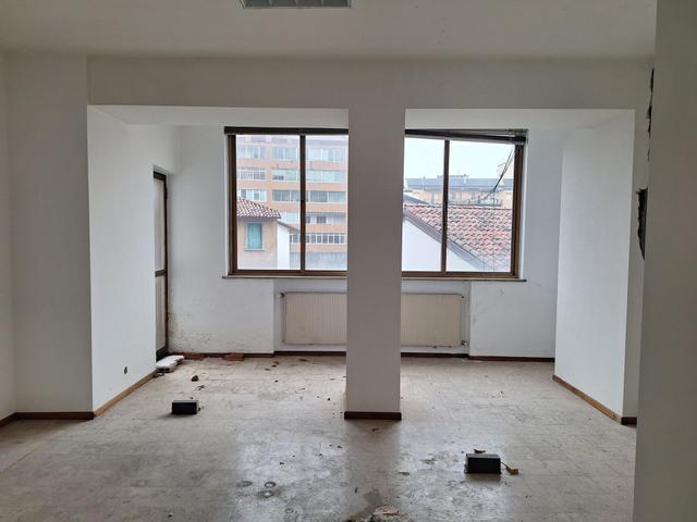 #2638530 Ampio ufficio con cantina e parcheggi di pertinenza in vendita - foto 5