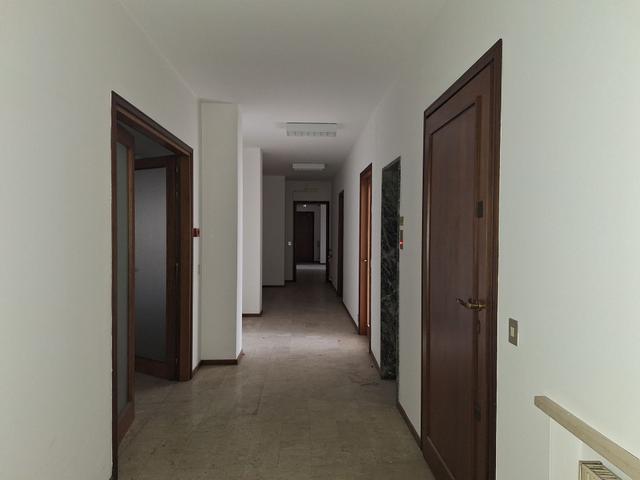 #2638530 Ampio ufficio con cantina e parcheggi di pertinenza in vendita - foto 7