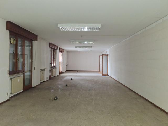 #2638530 Ampio ufficio con cantina e parcheggi di pertinenza in vendita - foto 8