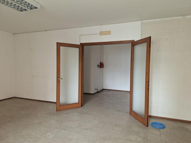 #2638530 Ampio ufficio con cantina e parcheggi di pertinenza in vendita - foto 10