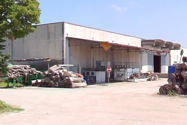 Magazzini in vendita