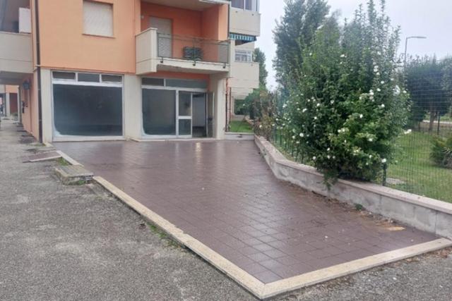 Negozi in vendita
