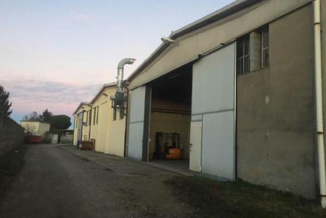 #24719 Capannone con corte di pertinenza in vendita - foto 2