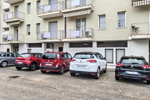 Negozi in vendita