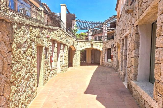 Magazzini in vendita