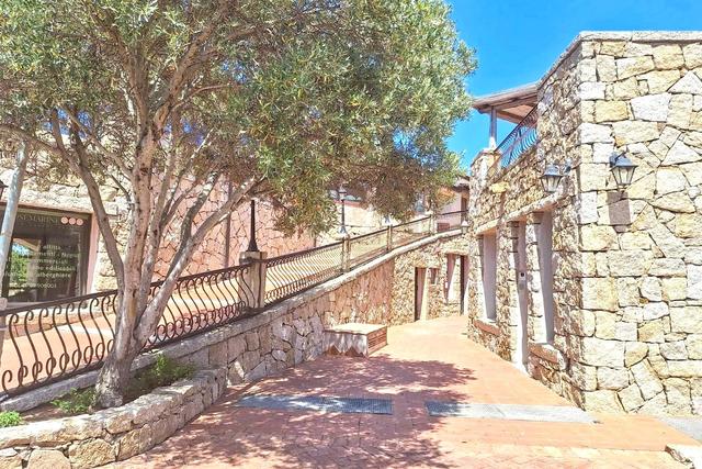 Magazzini in vendita