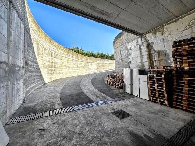 Magazzini in vendita