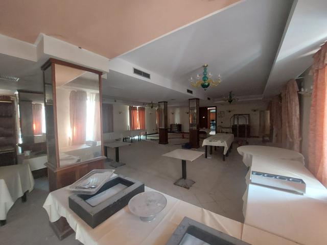 #2640081 Struttura alberghiera con ristorante, ampio parco e piscina in vendita - foto 12