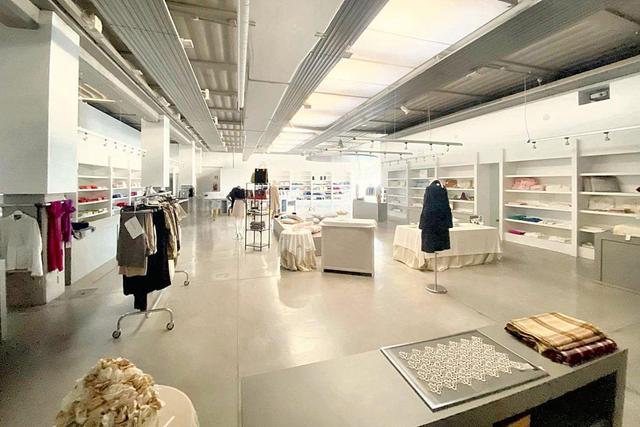 #24599 Opificio con showroom uffici e corte privata in vendita - foto 28