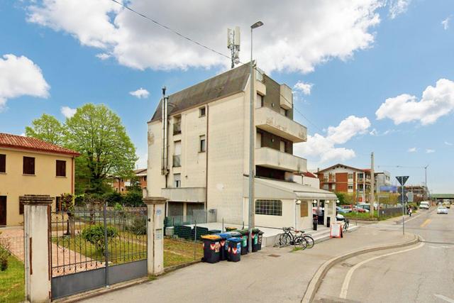 Pertinenze in vendita