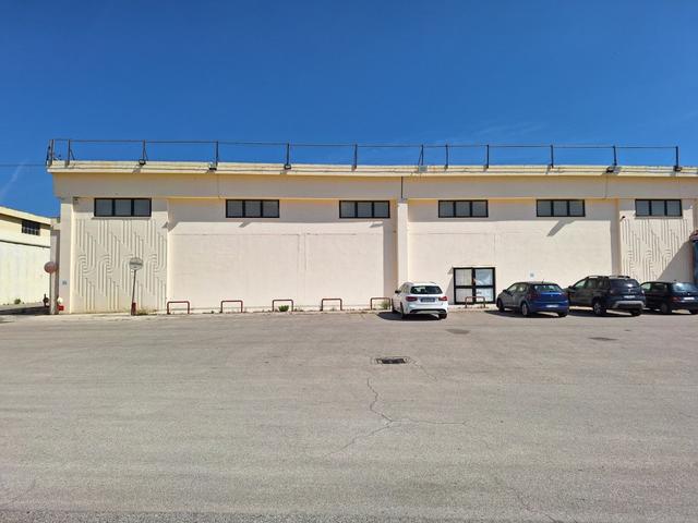 #2537056 Modugno – SS 96 km115+450 Capannone D/8 Commerciale/Logistico in vendita - foto 1