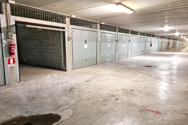 Garage in vendita
